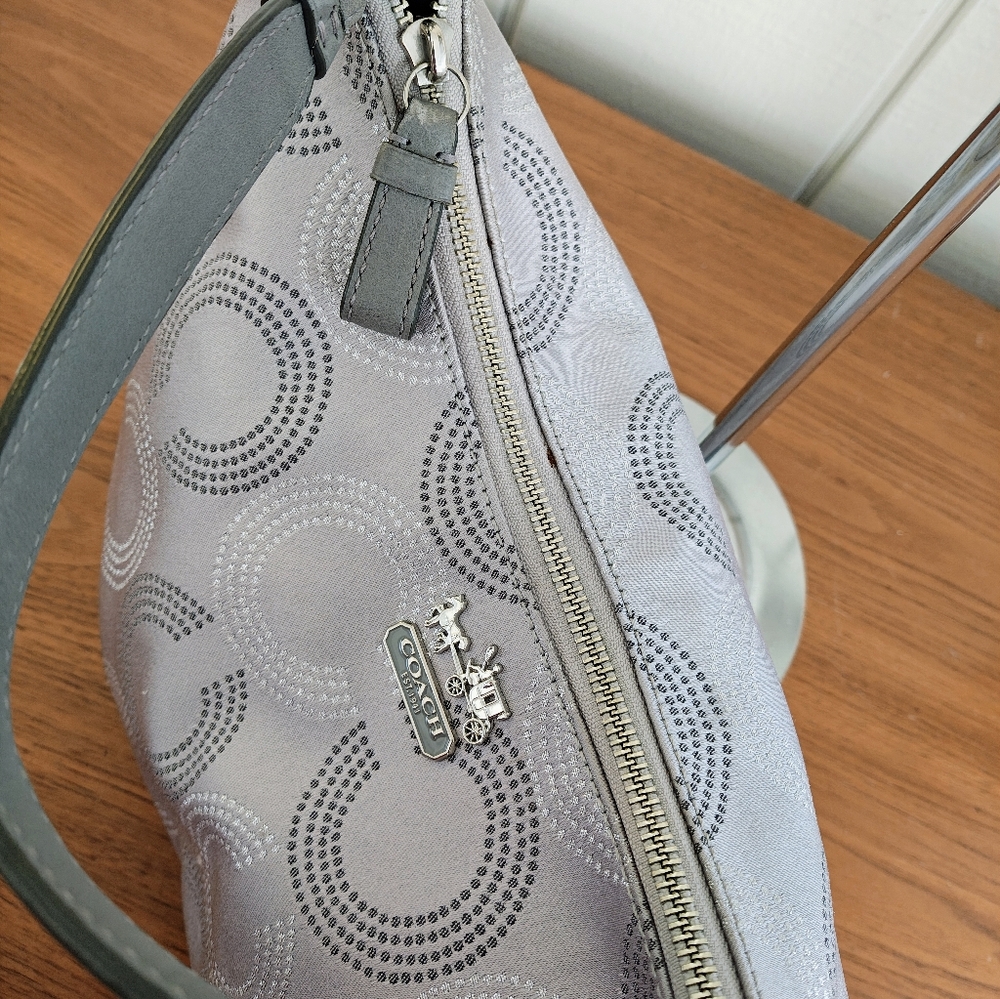 Beautiful Silver Coach bag - Picture 3 of 13